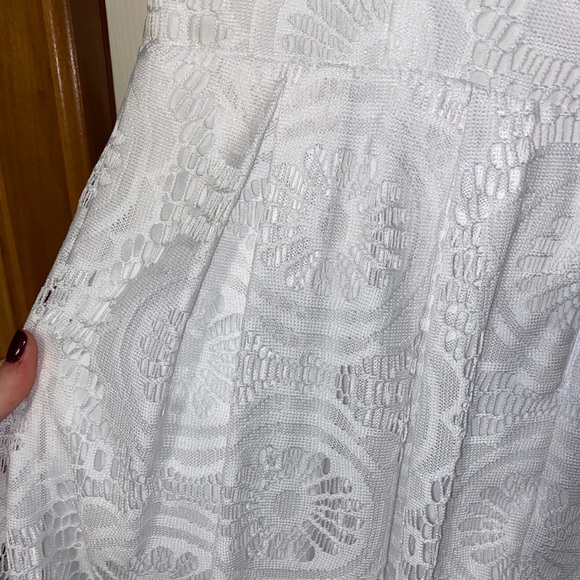 White lace dress - Picture 3 of 4